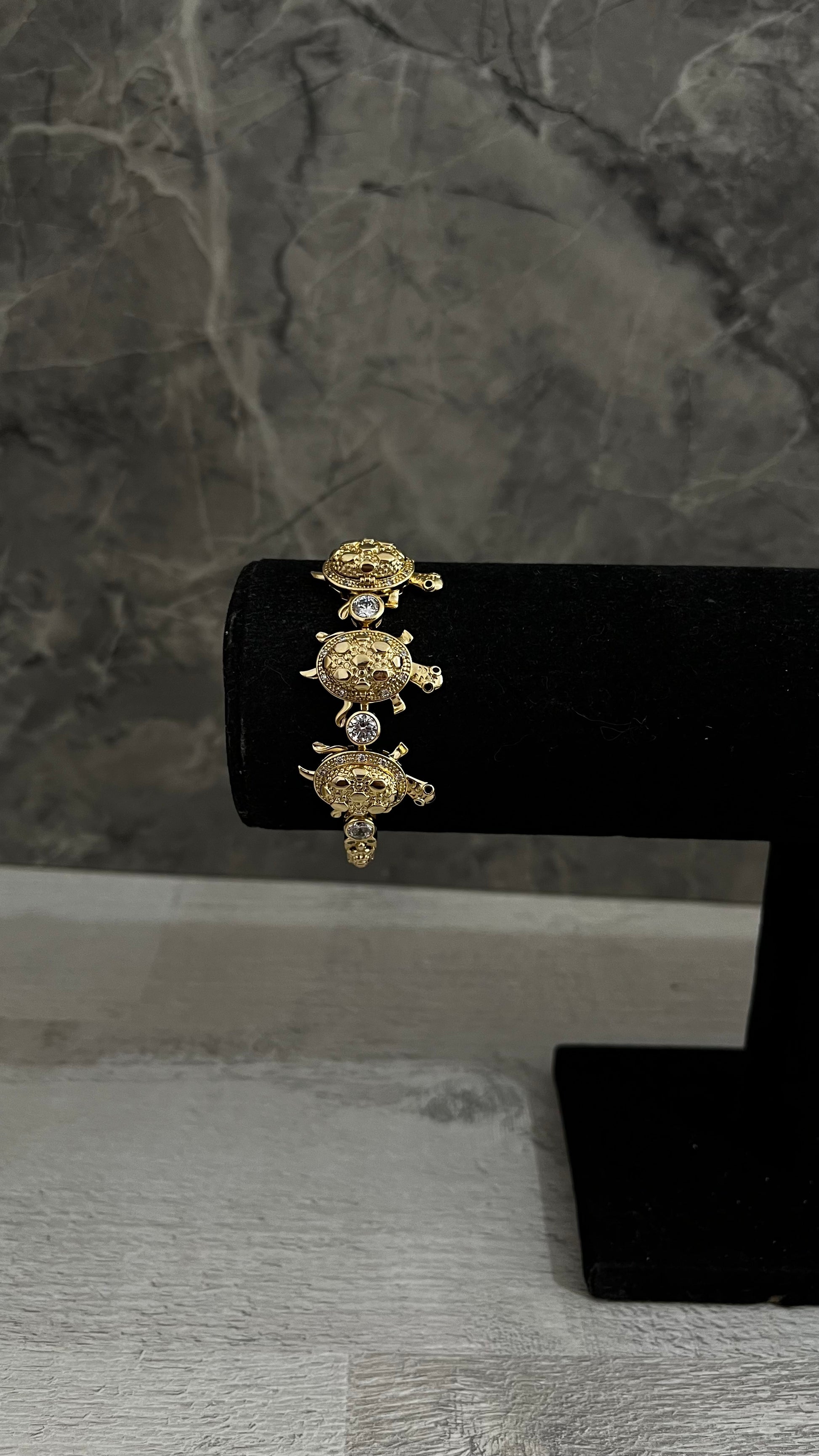 Pulsera de tortuga con virgencita
