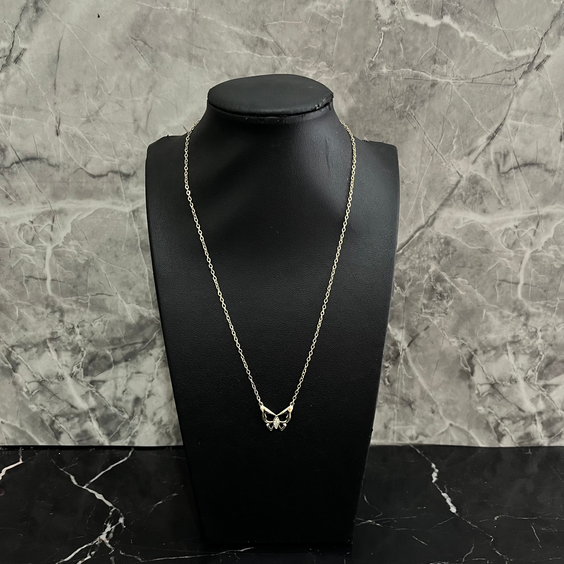 Cadena con mariposa