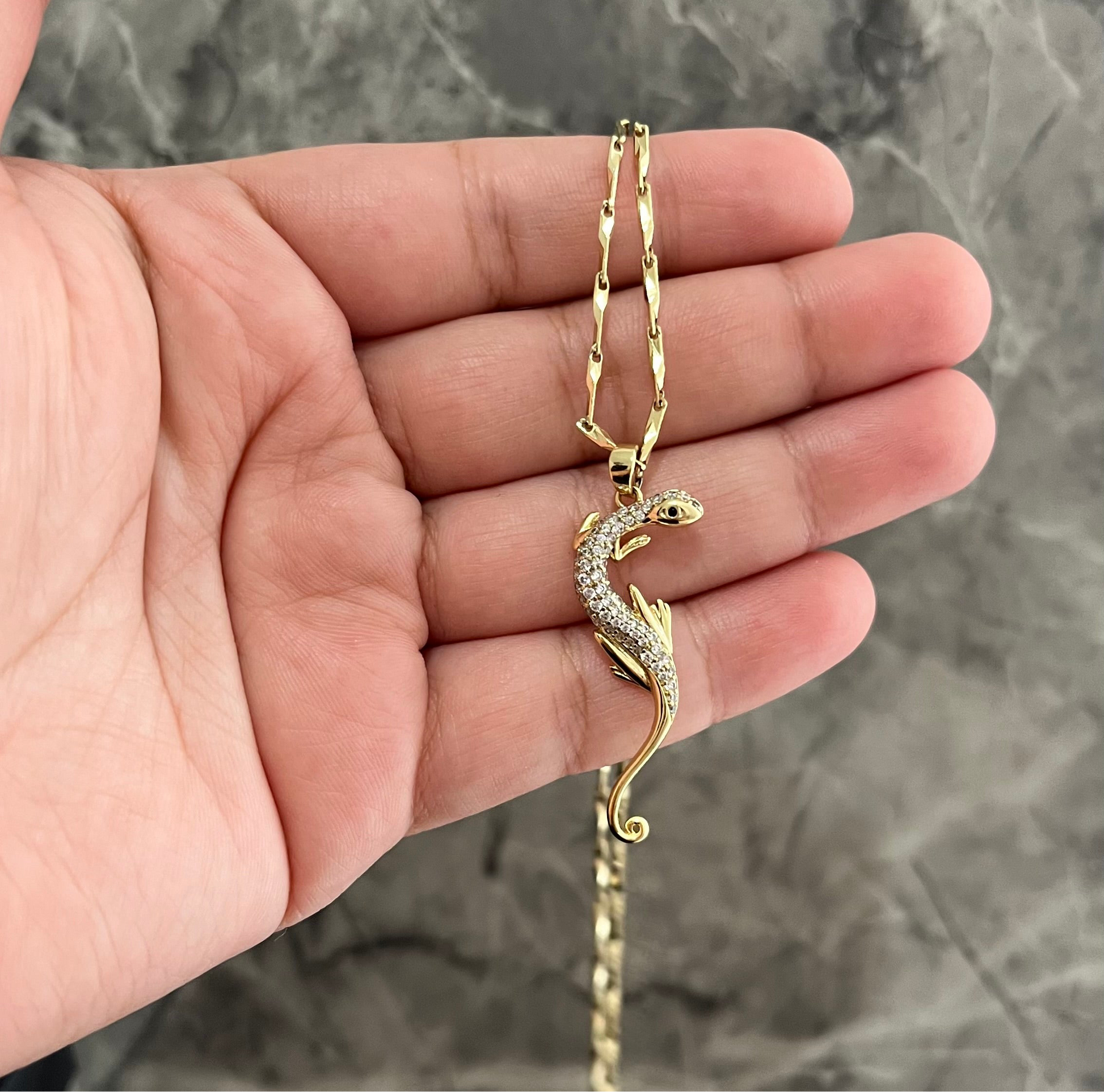 Cadena con lagartija